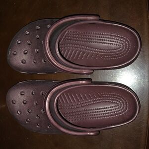 Maroon crocs